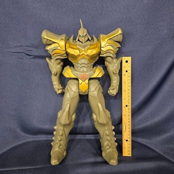 2013 Megatron Decepticon Transformers Robot 15 & 5/8" Tall - Picture 1 of 2